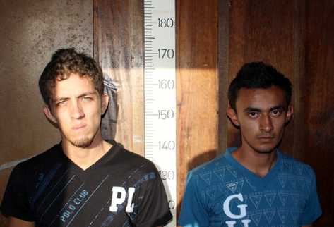Tres presuntos asaltantes, entre ellos un menor de edad, fueron aprehendidos por vecinos de lla aldea Toro Seco, Pachalum, Quiché. (Foto Prensa Libre: Oscar Figueroa)