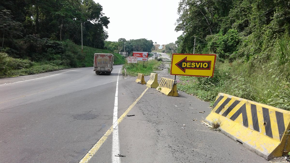 La ampliación a cuatro carriles de la ruta CA-2 Occidente se inició en Cocales y debía concluir en Tecún Umán, un total de 140 km. (Foto Prensa Libre: Melvin Popá)