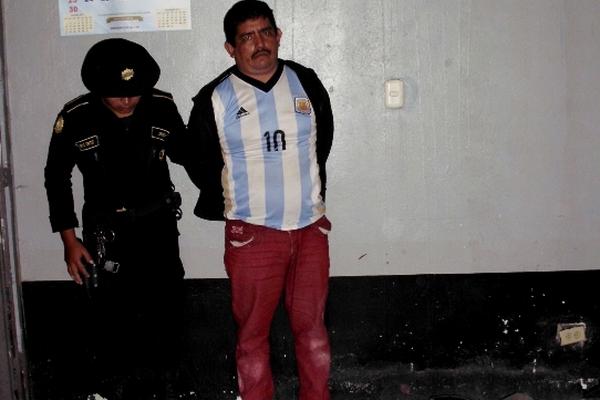 Atilio de Jesús Reyes fue detenido en el interior de una iglesia. (Foto Prensa Libre: Héctor Contreras).