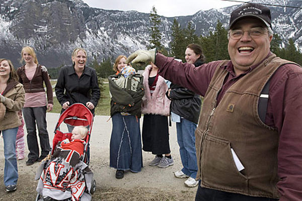 Blackmore muestra a varias de sus "esposas". (Foto: Jonathan hayward/The Canadian Press)