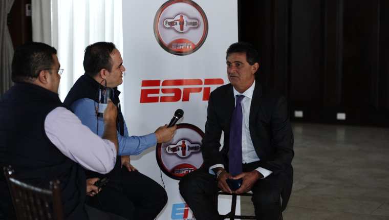 El exdelantero Mario Alberto Kempes conversó con Tododeportes en su reciente visita a Guatemala. (Foto Prensa Libre: Francisco Sánchez)