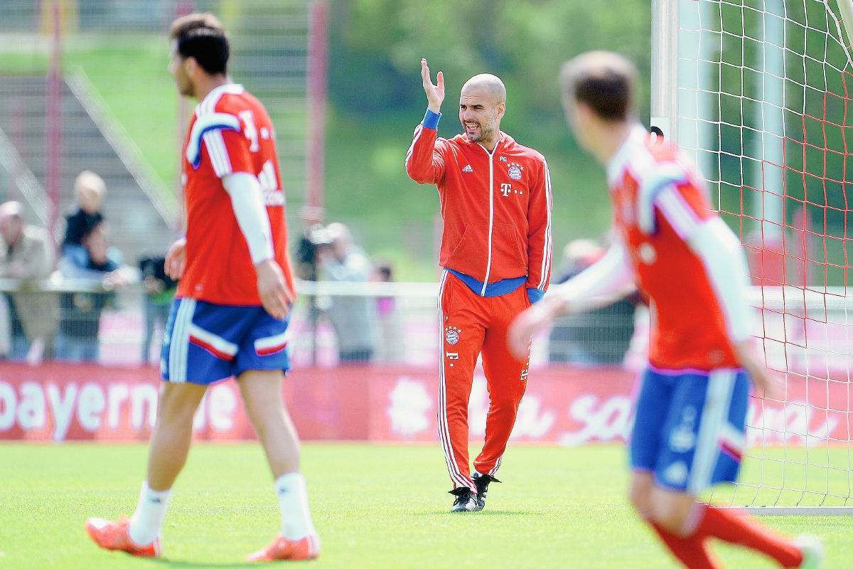 Pep Guardiola prepara con intensidad a sus pupilos para afrontar con éxito los próximos encuentros. (Foto Prensa Libre: AFP).