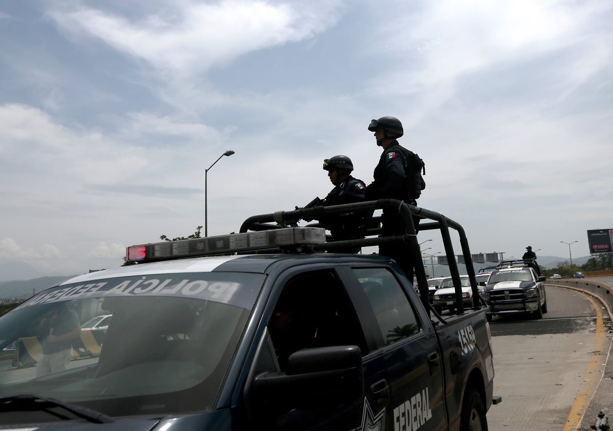 Policías refuerzan vigilancia en Guerrero, México. (Foto Prensa Libre: AFP)