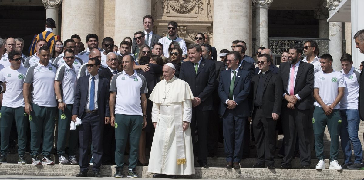 El papa Francisco compartió con los jugadores del Chapecoense