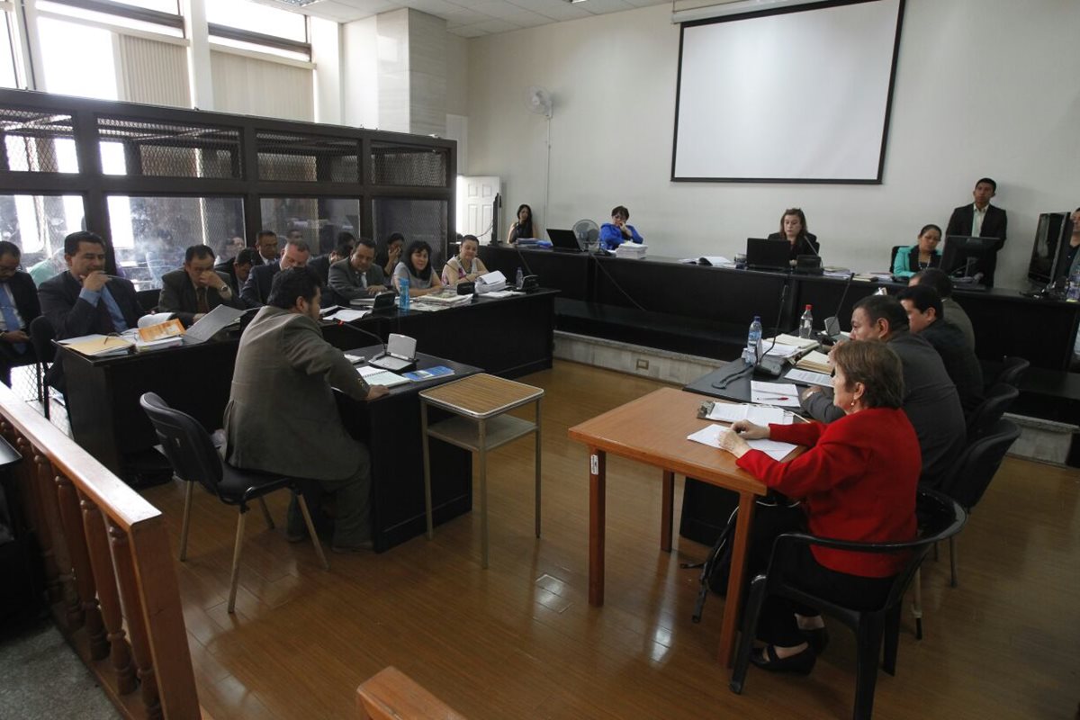 Tribunal de Mayor Riesgo B abre debate oral y público contra banda Los Topacio,en la Torre de Tribunales. (Foto Prensa Libre: Paulo Raquec)