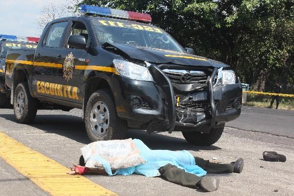 Cadáver de Chan quedó  en el asfalto.