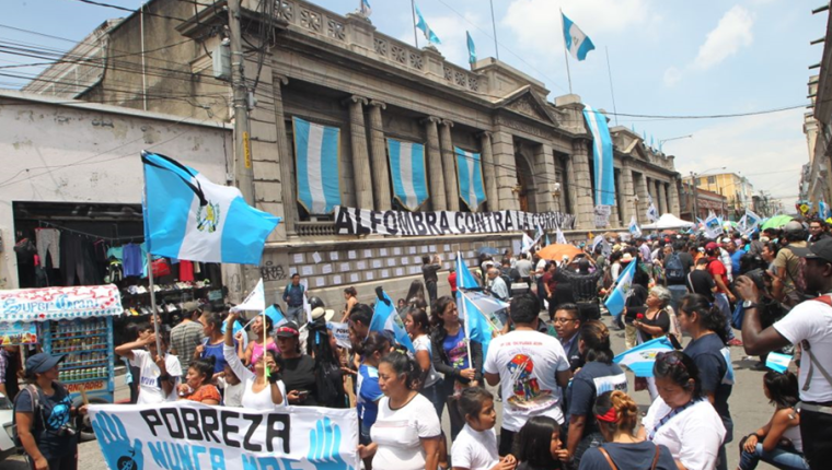 El 15 de septiembre último, varios sectores se manifestaron contra la corrupción, el presidente Morales y los diputados. (Foto: Hemeroteca PL)
