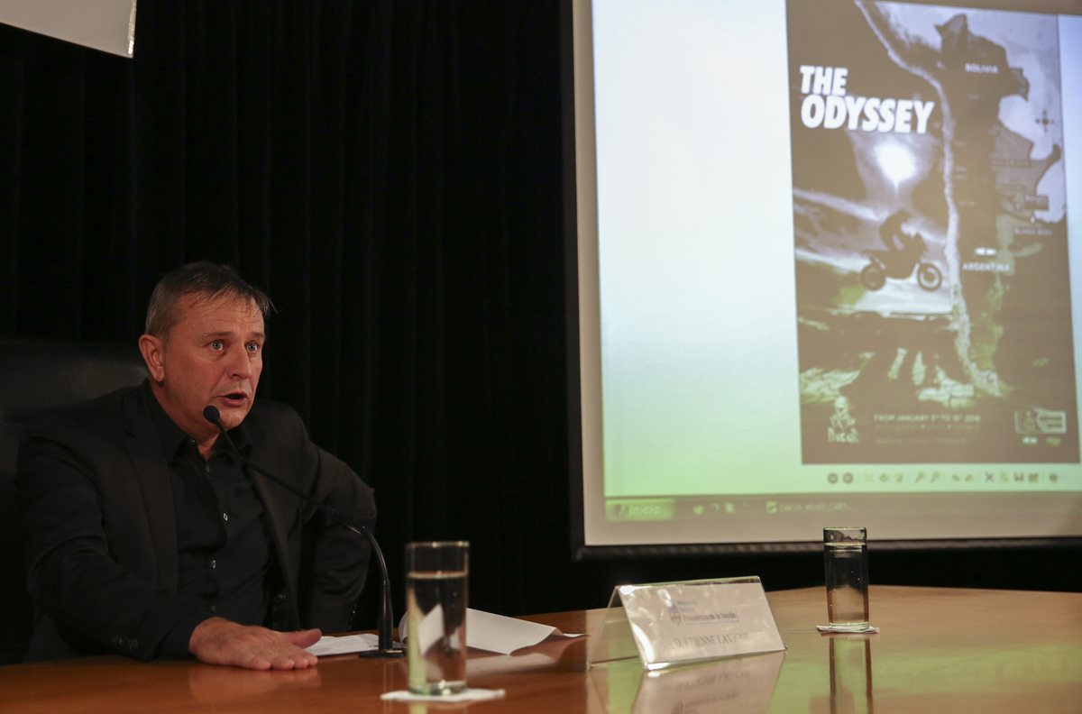 El director del Rally Dakar, Etienne Lavigne, presenta este jueves el recorrido del Rally Dakar 2016. (Foto Prensa Libre: EFE)