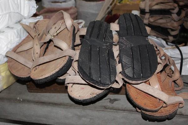 hasta ahora, la suela del caite es de hule de llanta.