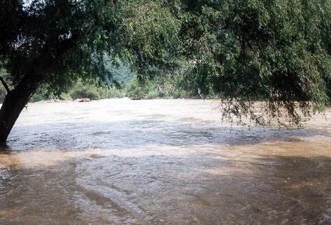 Ríos y lagos se encuentran por encima de su nivel máximo debido a las   lluvias de las últimas hora. Mientras para las próximas horas se espera   frío en el norte y meseta central. (Foto, Prensa Libre: Archivo).