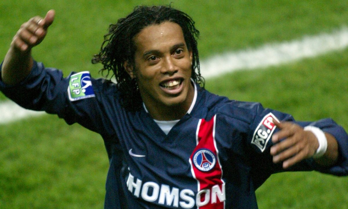 Ronaldinho cuando vistió la camisola del PSG. (Foto Prensa Libre: tomado de internet)