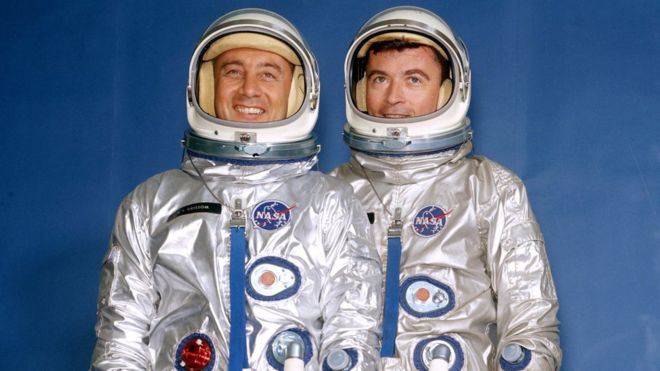 Virgil Ivan "Gus" Grissom (izquierda) y John Young, fueron los protagonistas de la primera misión tripulada del programa Gemini. NASA