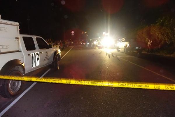 El fiscal auxiliar Édgar Ariel Morales Cahueque fue asesinado a balazos cuando conducía un picop, en Mazatenango, Suchitepéquez. (Foto Prensa Libre: Omar Méndez)