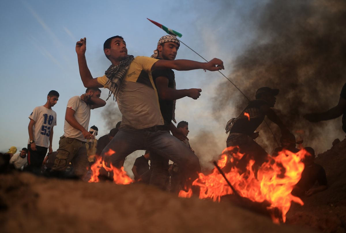 La frustración y desesperación son el pan de cada día de los jóvenes de Gaza. (Foto Prensa Libre: AP).
