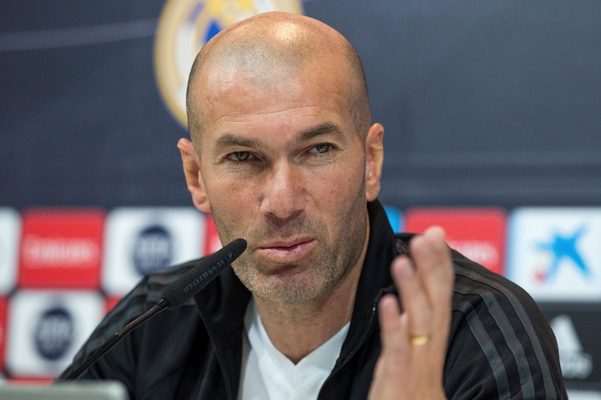 Zinedine Zidane durante la conferencia de prensa luego del entrenamiento del equipo en la previa e enfrentar al Espanyol. (Foto Prensa Libre: EFE)