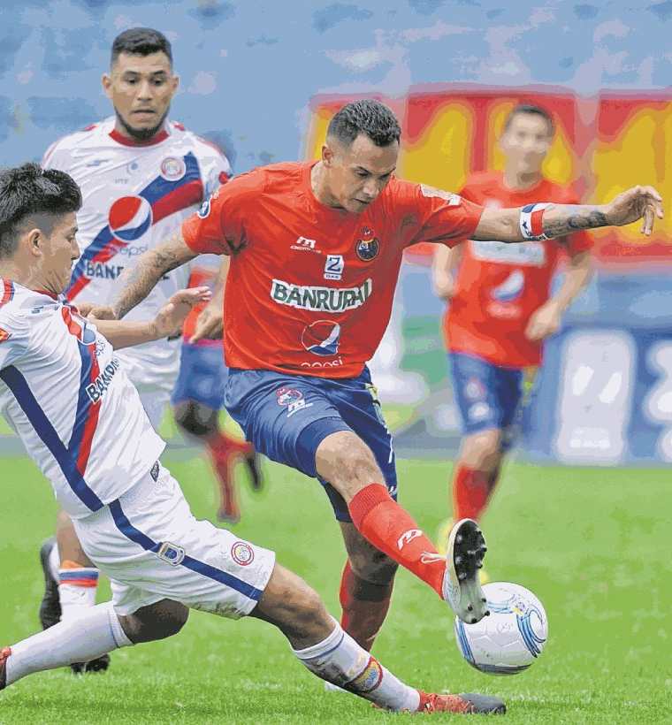 El delantero panameño cerró la temporada con 13 anotaciones para Municipal. (Foto Prensa Libre: Hemeroteca)