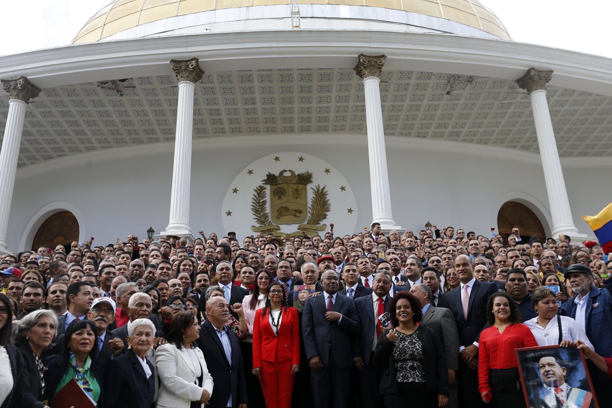 Constituyente venezolana posa para una foto oficial en Caracas. (Foto Prensa Libre: AP)