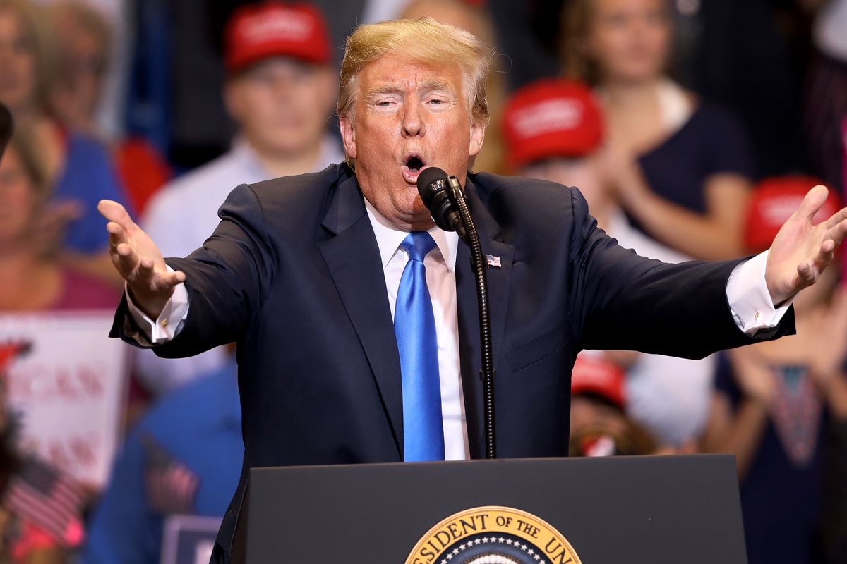 Donald Trump puso en entredicho la inteligencia de la estrella de la NBA LeBronJames. (Foto Prensa Libre: AFP)