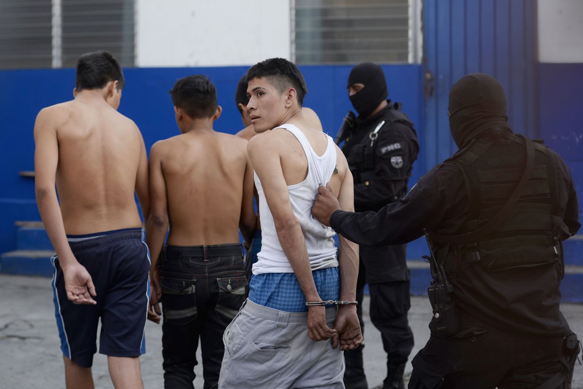 El Salvador regristra niveles récord de violencia en las últimas semanas. (Foto Prensa Libre: AFP).