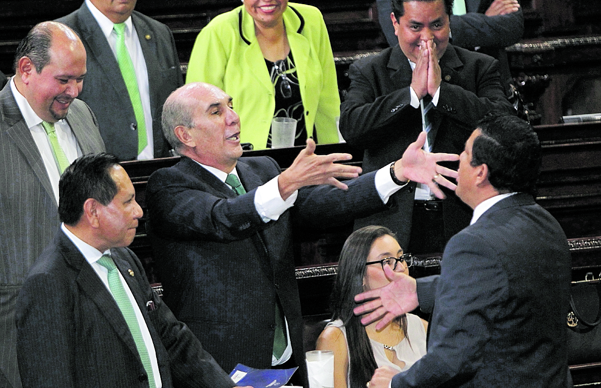 El diputado Mario Taracena es señalado de engañar a sus colegas en el 2016 para prohibir el transfuguismo. (Foto Prensa Libre: Hemeroteca PL)