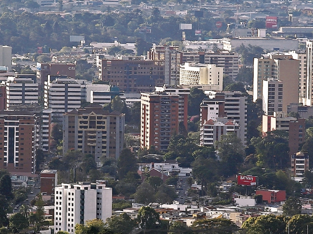 A la zona 10, que concentra la mayor oferta de espacio para congresos y convenciones del país, se unen otras áreas como Carretera a El Salvador. (Foto Prensa Libre: Alvaro Interiano)