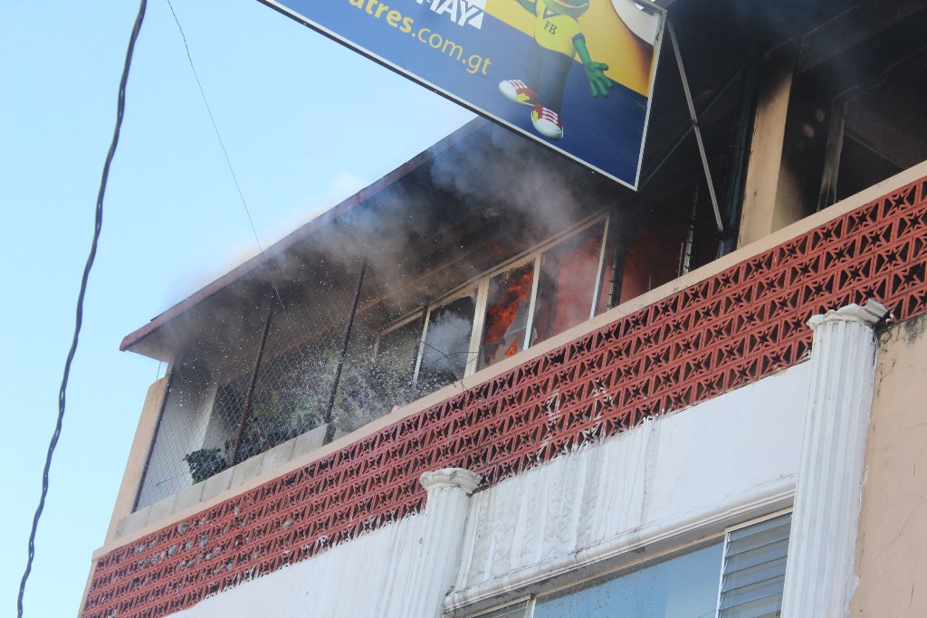 Fuego consume material pedagógico para plantel de kindegarten, en la cabecera de Jutiapa. (Foto Prensa Libre: Óscar González)