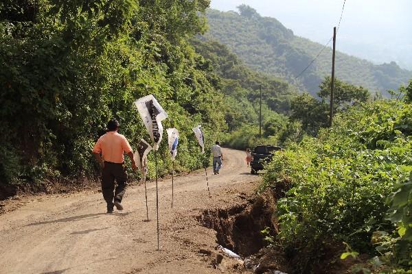 El camino hacia San Cristóbal El Alto   está socavado.