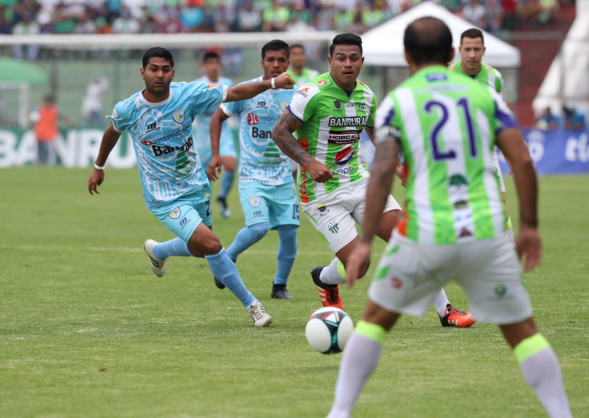 Antigua GFC y Sanarate se enfrentaron este domingo en el Pensativo. Ambos equipos ya están clasificados a la fase final. (Foto Prensa Libre: Francisco Sánchez)