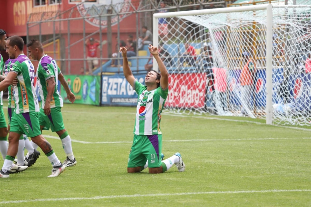 Agustín Herrera rescató el gol del empate para Antigua GFC contra Municipal. (Foto Prensa Libre: Óscar Rivas)