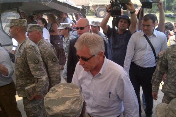Chuck Hagel verifica proyecto humanitario en Zacapa. (Foto Prensa Libre: Geovanni Contreras)