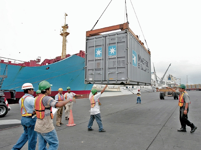 El 79.5% del comercio exterior fue movilizado por el sistema portuario en el 2016. (Foto Prensa Libre: EMERSON DIAZ)