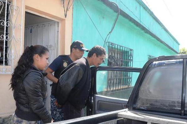 Los dos detenidos son acusados de participar en la masacre de cuatro personas en Santa Rosa. (Foto Prensa Libre: )