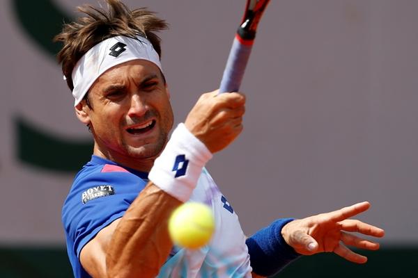 Ferrer dio un paso más en el torneo que se disputa en Francia. (Foto Prensa Libre: AP)
