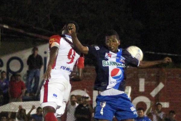 Mictlán y Suchitepéquez empatan 0-0 en el Clausura 2014. (Foto Prensa Libre: Hugo Oliva)