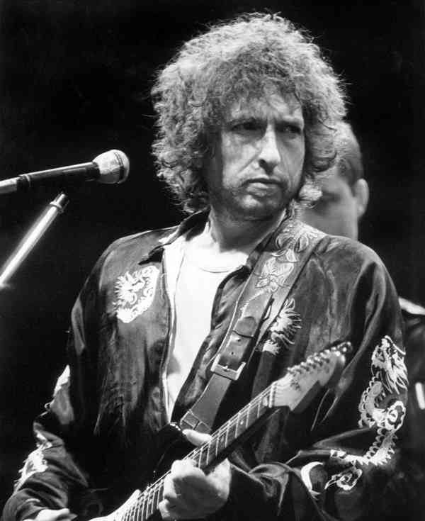 Bob Dylan se convirtió en el primer estadounidense en alcanzar el máximo galardón de las letras en más de dos décadas. (Foto Prensa Libre: EFE)