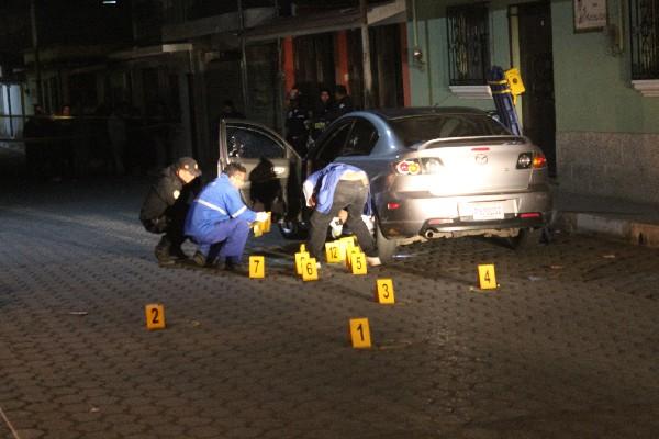 PNC recaba  datos en sitio de crimen.