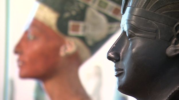 Los jeroglíficos en las tumbas cuentan las historias de los faraones. Ahora la nueva técnica nos acerca más a la vida diaria del Antiguo Egipto. BBC NEWS