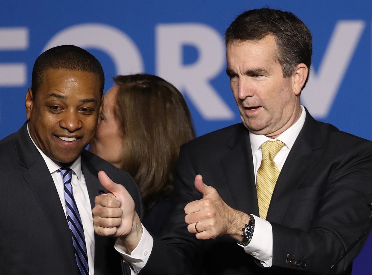 Ralph Northam (derecha) obtuvo la victoria en Virginia. (Foto Prensa Libre: AFP)