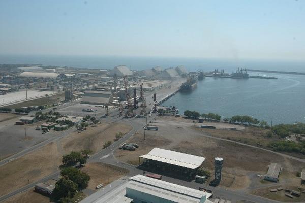 La empresa Portuaria Quetzal es el principal puerto de carga, por medio  del cual se movilizaron  en el 2011  ocho mil 832 toneladas métricas.