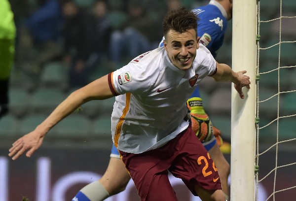 El Shaarawy festeja su segunda anotación con la camiseta de la Roma. (Foto Prensa Libre: AP)