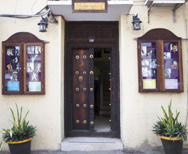 La casa en la que Freddie Mercury vivió con su familia en Zanzíbar se ha convertido en una atracción turística. (GETTY IMAGES)