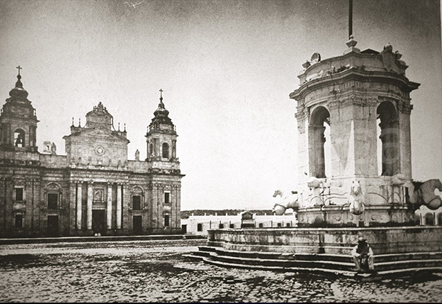 El sitio primitivo de la fuente de Carlos III fue la Plaza de Armas, foto de 1870. (Foto: Hemeroteca PL)