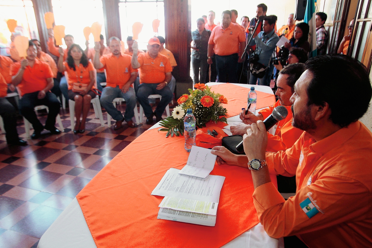 Gudy Rivera,  secretario departamental por Guatemala, dirigió la reunión del domingo. (Foto Prensa Libre: Archivo)