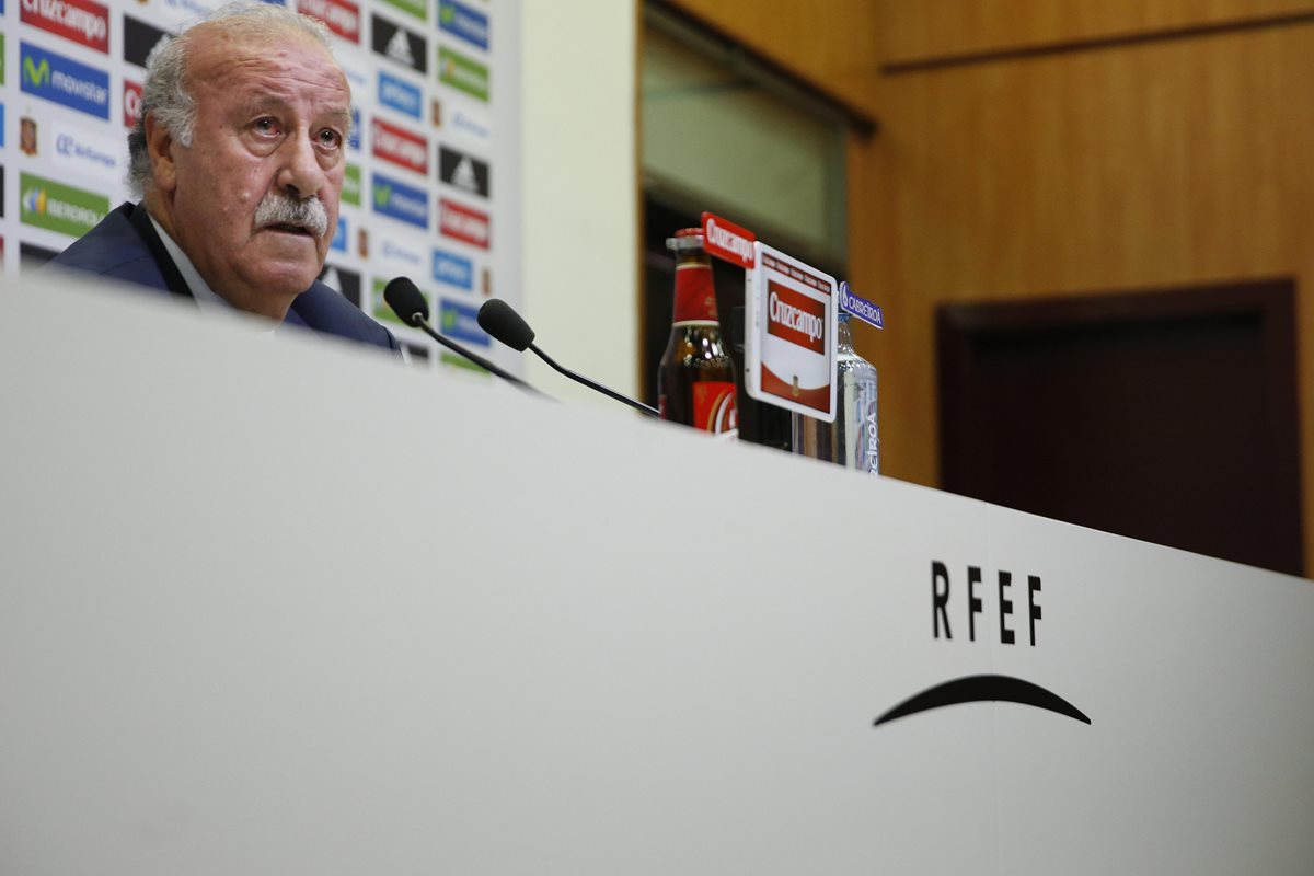 El técnico de la selección española de fútbol, Vicente del Bosque, durante la rueda de prensa en la que ofreció la lista de convocados para la Eurocopa de Francia 2016. (Foto Prensa Libre: EFE)