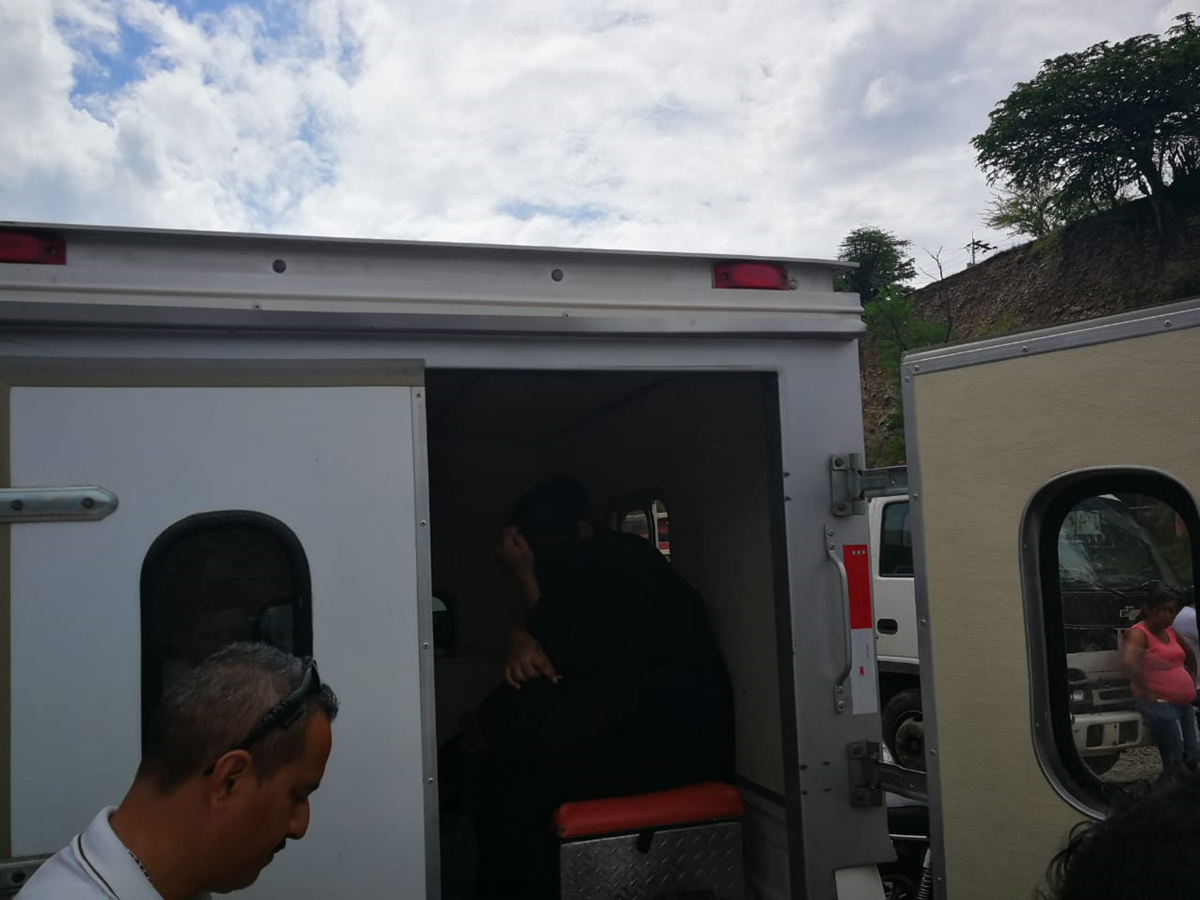 Una mujer que presentaba síntomas de aborto fue llevada al Hospital Regional de Zacapa. (Foto Prensa Libre: Sergio Morales)