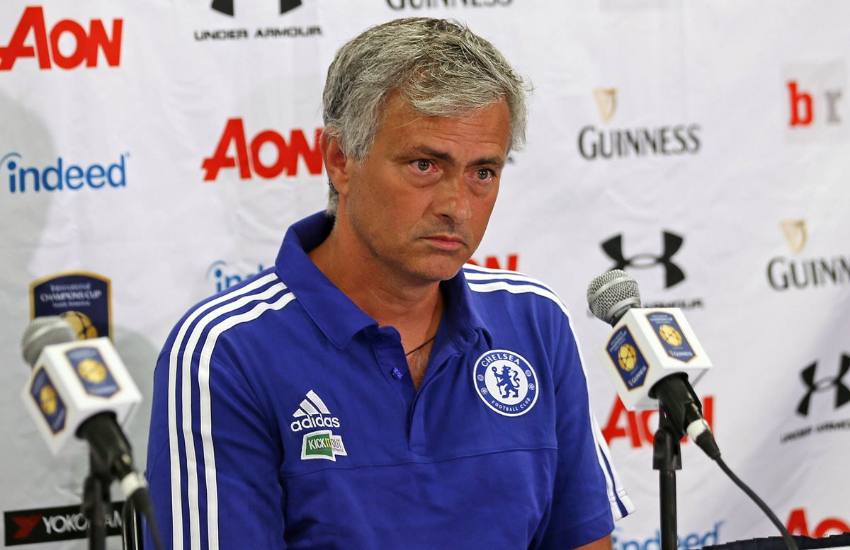 El técnico José Mourinho afirma que para que un futbolista sea exitoso debe ganar títulos. (Foto Prensa Libre: AP)