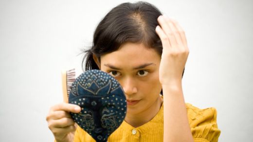 El pelo, al igual que las uñas, está formado por células queratinosas. Por ello, si hay problemas en las uñas es probable que tu cabello también lo sufra (y viceversa). GETTY IMAGES