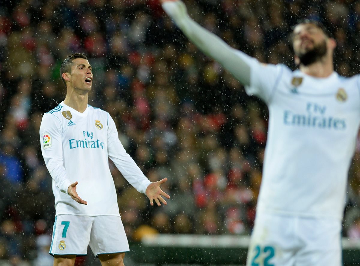 Cristiano Ronaldo se lamenta luego de una acción. El portugués tuvo varias llegadas sin lograr concretar. (Foto Prensa Libre: AFP)