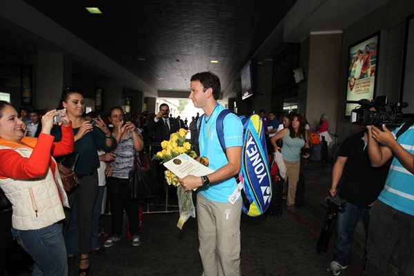 La delegación de Bádminton en su retorno al país. (Foto Prensa Libre: Edwin Fajardo)