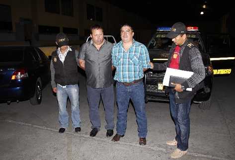 El mexicano   Gregorio Ramírez Coria, alias el Goyo, y el hondureño Francisco Inestroza García, alias el Travieso, capturados por agentes policiales.
